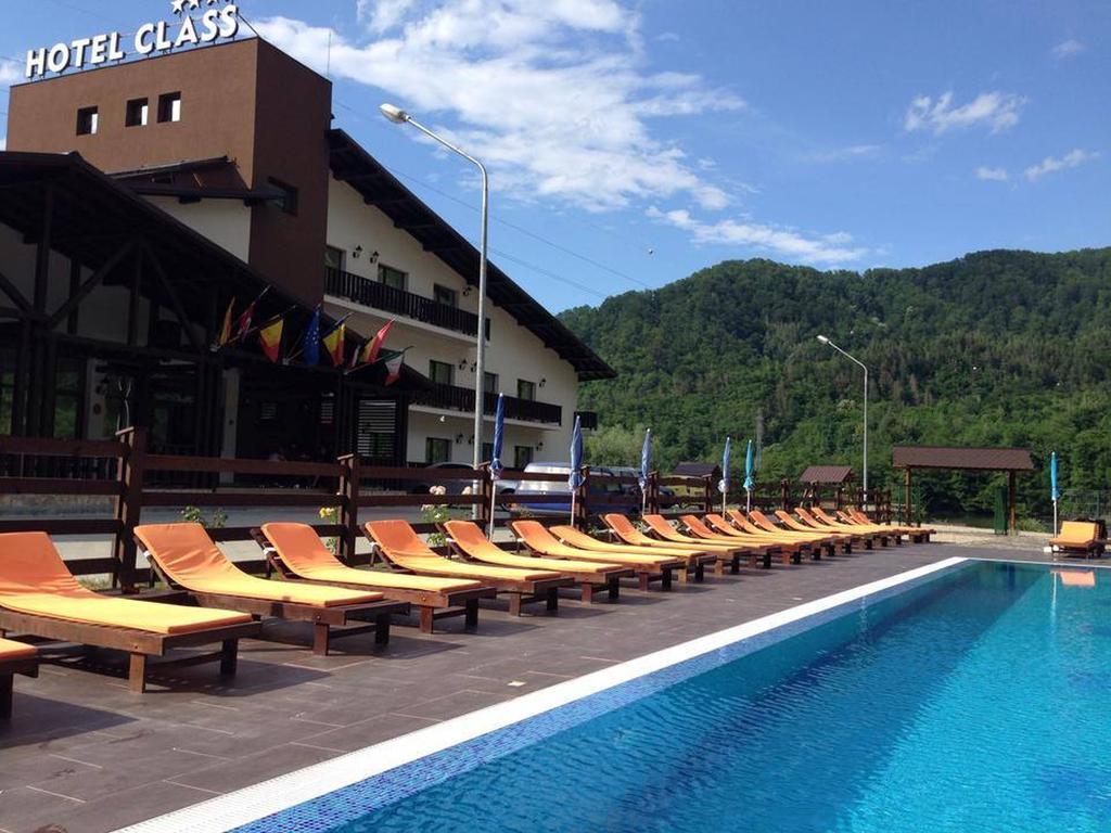 Hotel Class Brezoi Exterior photo